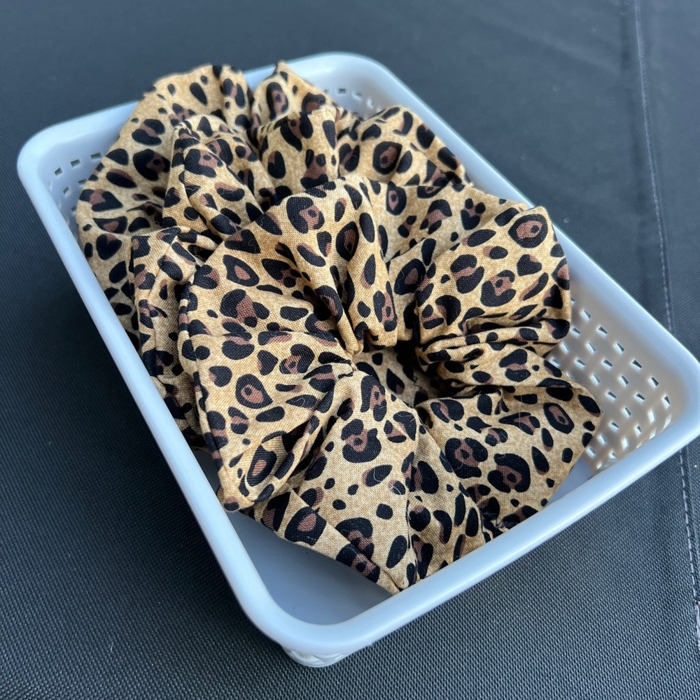 Jumbo Leopard Scrunchie: